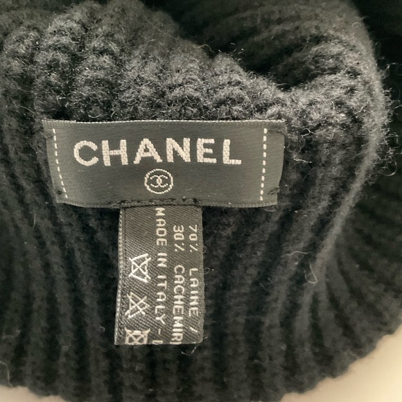 **SOLD** CHANEL Black Wool Beanie with Logo - Picture 3 of 3